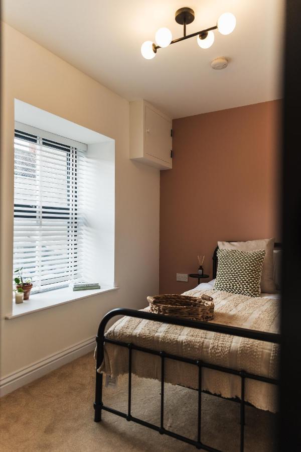 Wych Cottage, Striking 2 Bed, Parking, Ground Floor Flat - Step Free Somerton  Bagian luar foto
